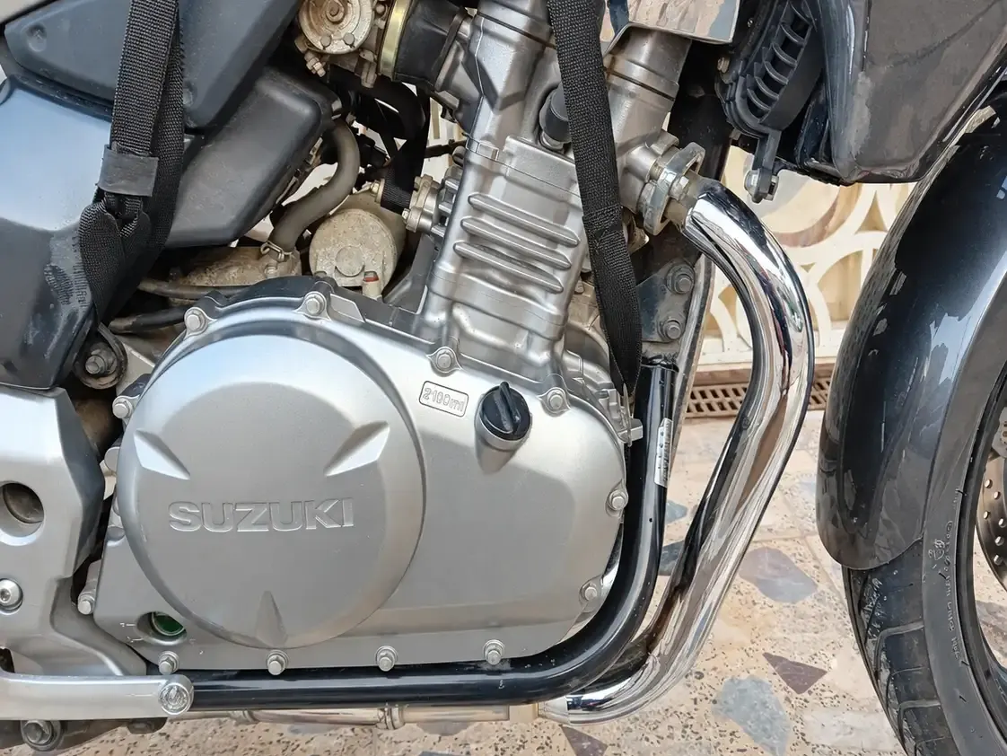 سوزوكي GSR 250 (GW250) 5