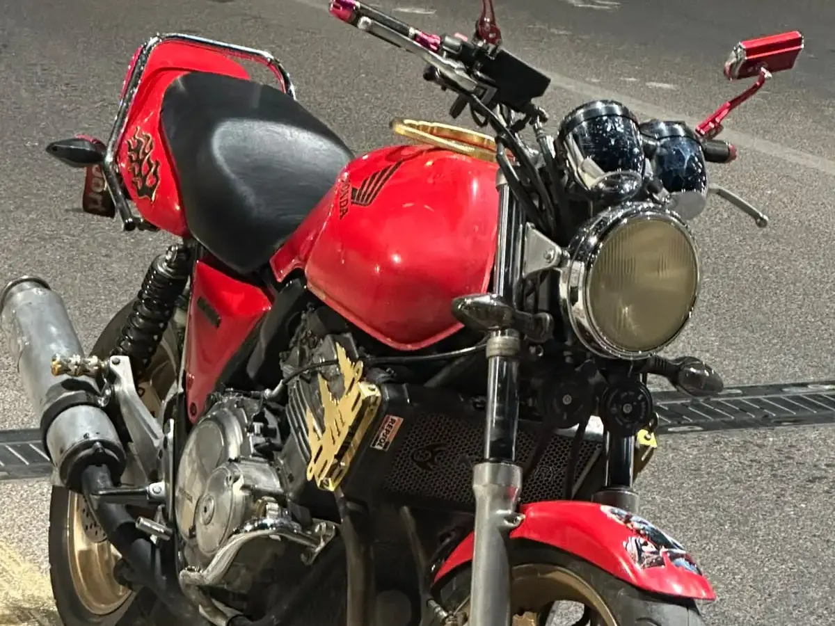 هوندا CB 400 سوبر فور (NC31) 3
