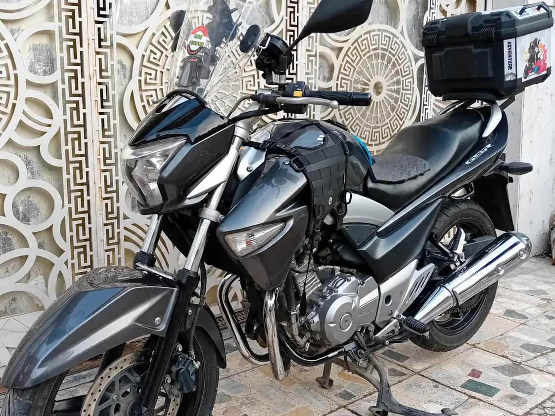 سوزوكي GSR 250 (GW250) 2