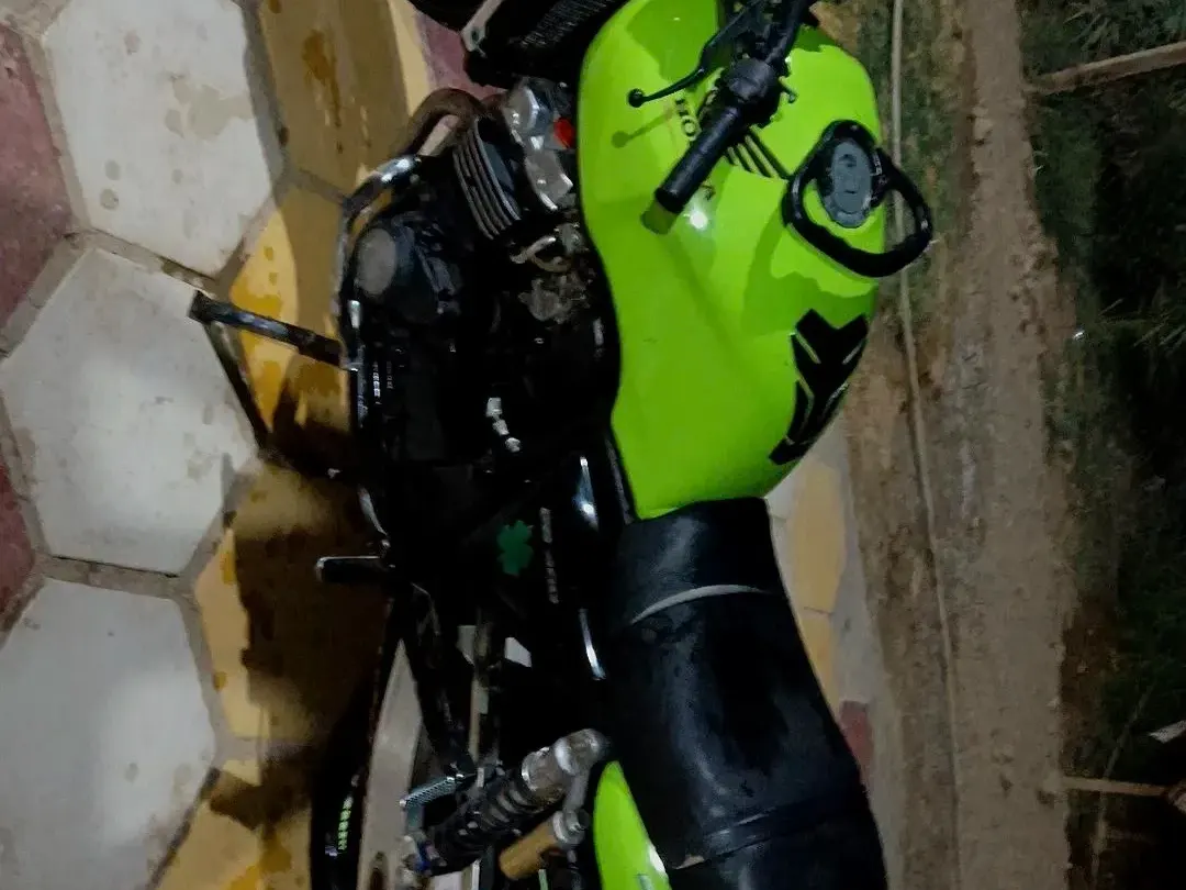 هوندا CB 400 سوبر فور (NC31) 3