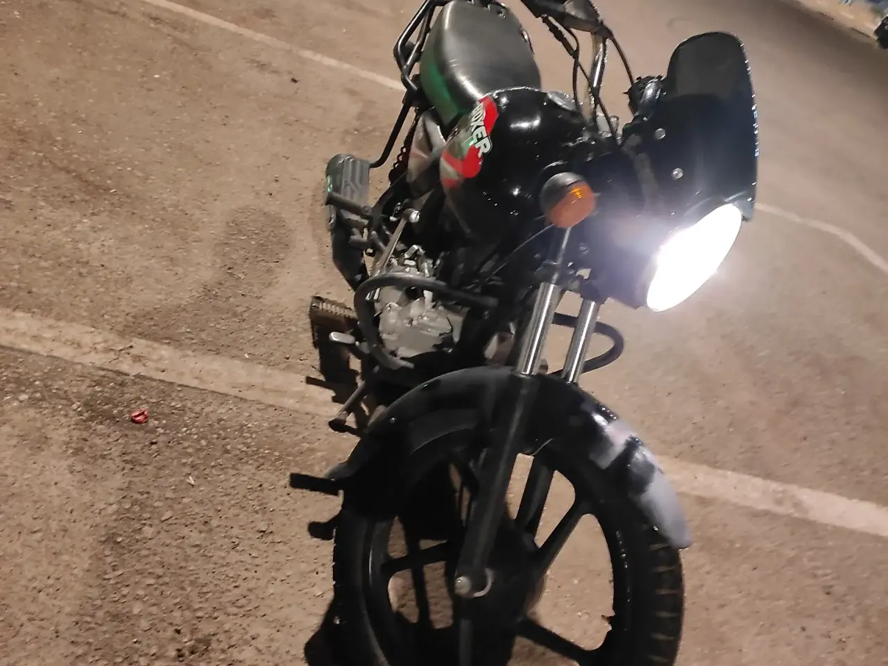 Bajaj Boxer 150 4