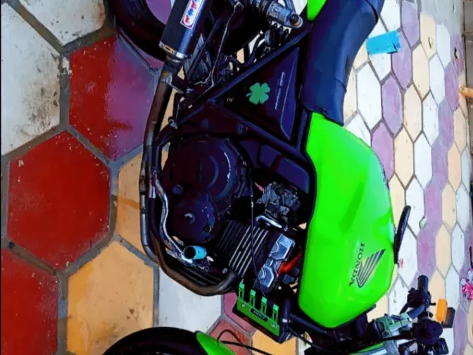 هوندا CB 400 سوبر فور (NC31) 5