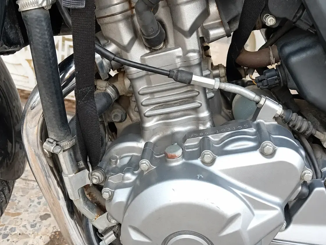سوزوكي GSR 250 (GW250) 4