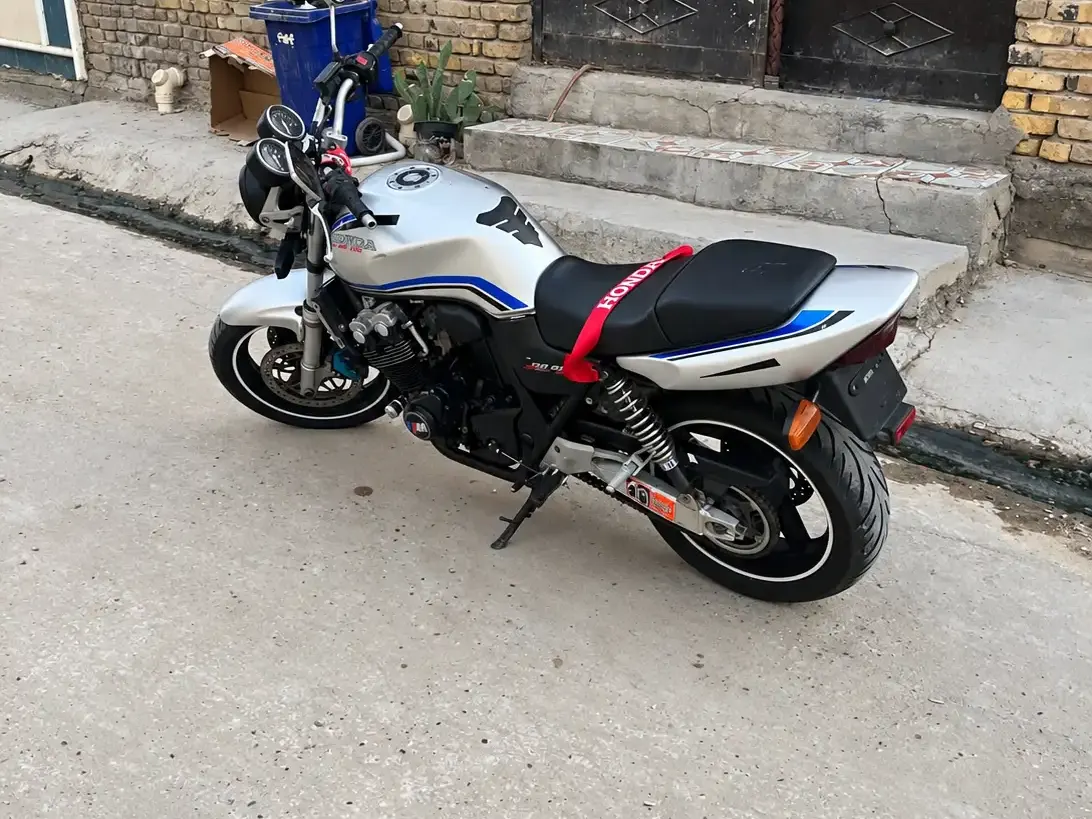 هوندا CB 400 سوبر فور هايبر VTEC (NC39) 7