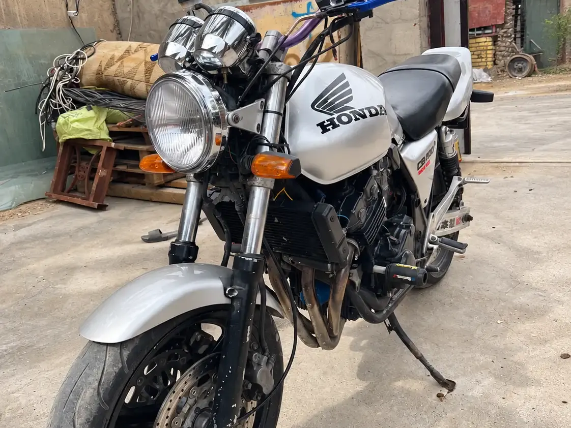 هوندا CB 400 سوبر فور (NC31) 5