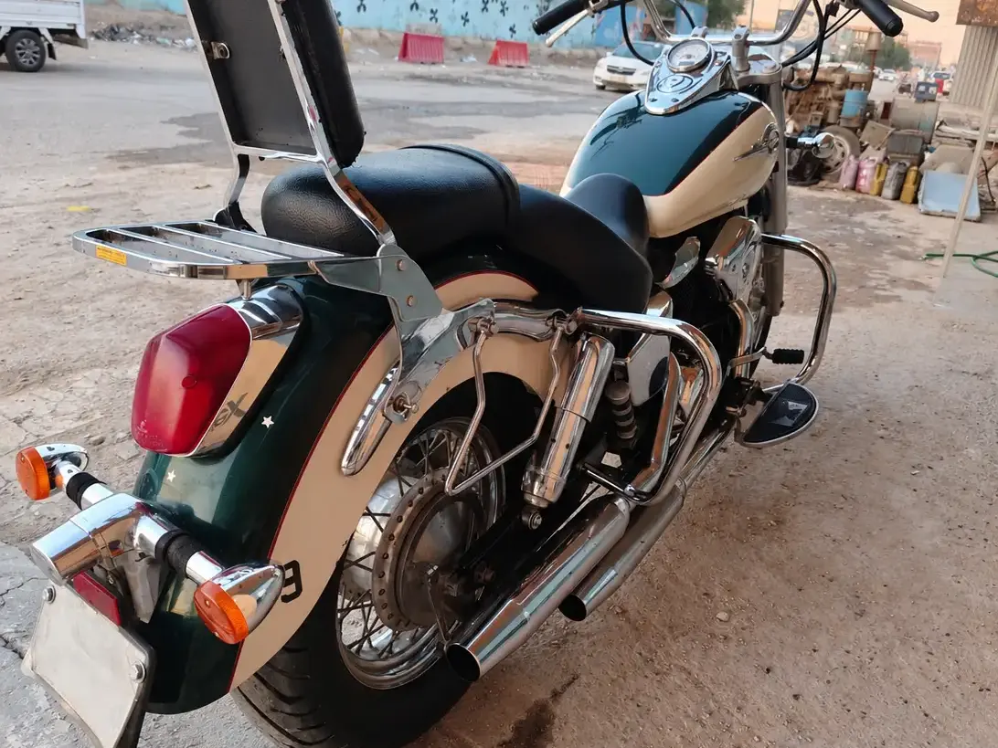 هۆندا شادۆ VT400 2