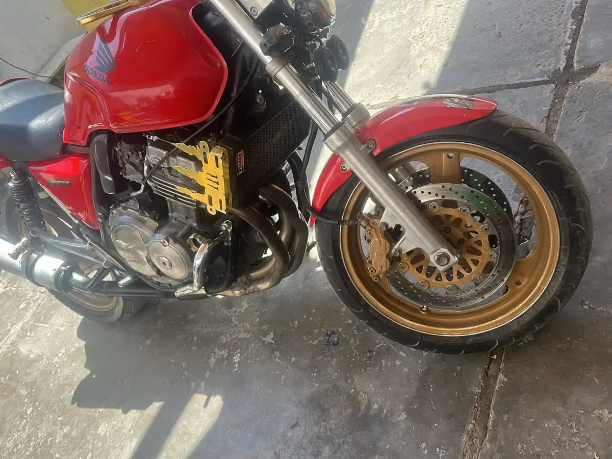 هوندا CB 400 سوبر فور (NC31) 4