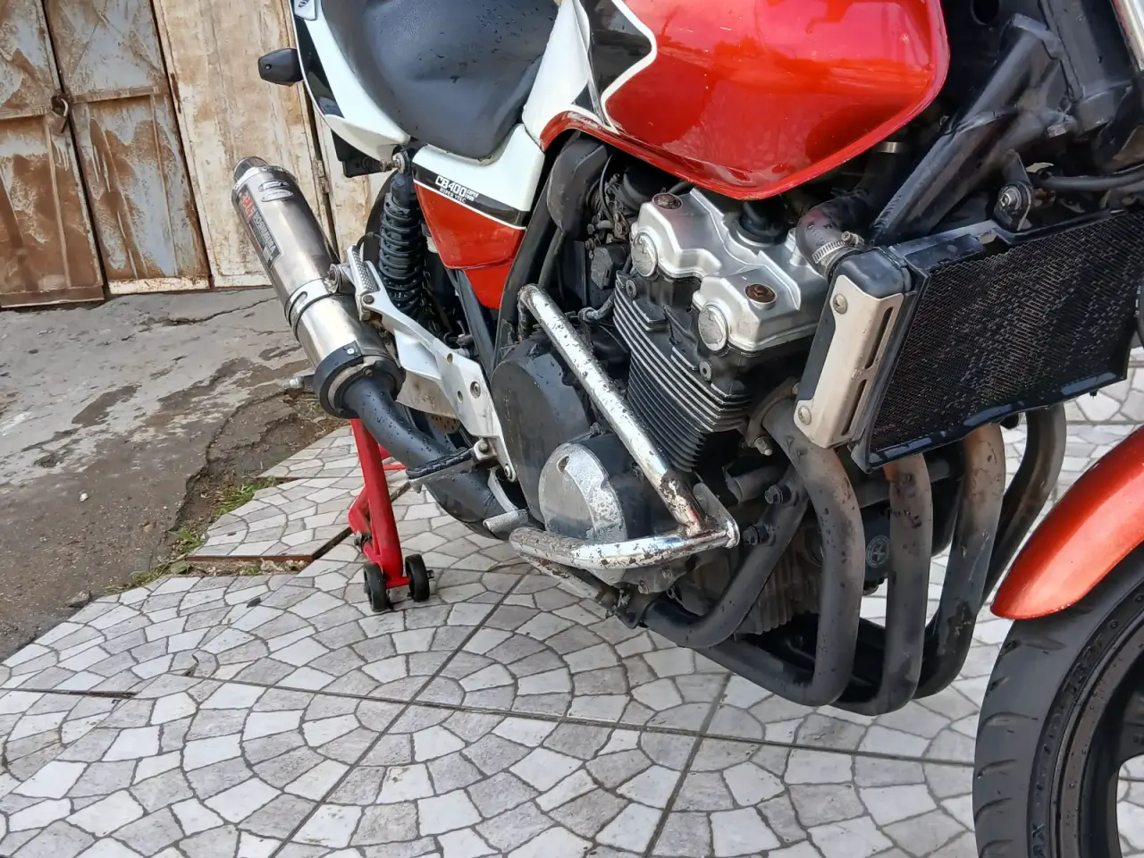 هوندا CB 400 سوبر فور (NC31) 6
